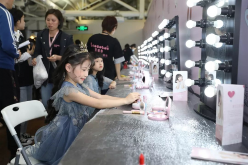 莱索兔儿童彩妆亮相SS2020KIDSWRAR上海时装周童装发布