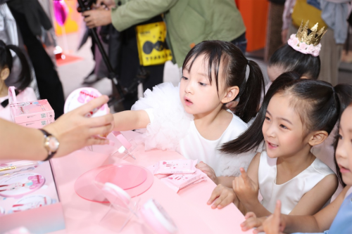莱索兔儿童彩妆亮相SS2020KIDSWRAR上海时装周童装发布