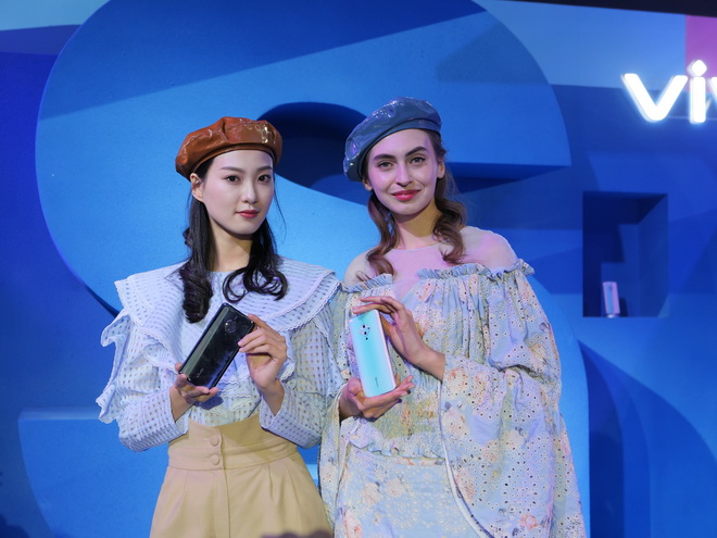 大型ikun聚会现场 vivo S5照亮了蔡徐坤的美