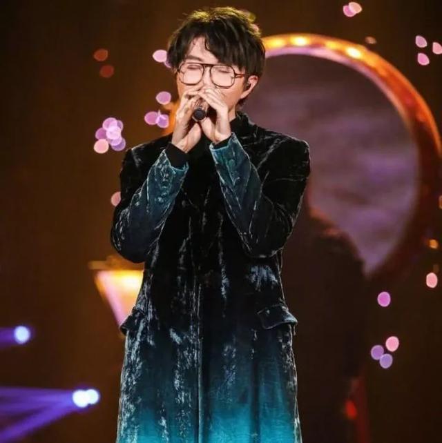 华晨宇《歌手》首战夺魁，实力强悍却仍被质疑，他究竟缺了什么？