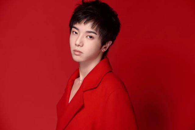 华晨宇《歌手》首战夺魁，实力强悍却仍被质疑，他究竟缺了什么？