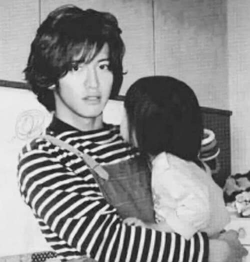 木村拓哉大女儿也要出道了，木村心美照片首曝光，姐妹俩一个像爸一个像妈