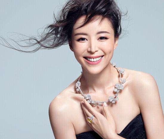 影后张静初：被爆“专睡导演20年”黑料百出，被导演太太们抵制？