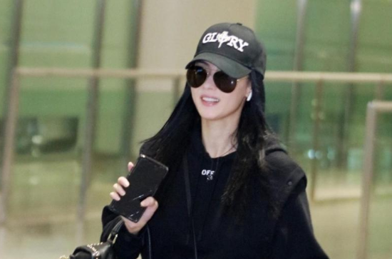 与空姐起争执 张柏芝全家被赶下机