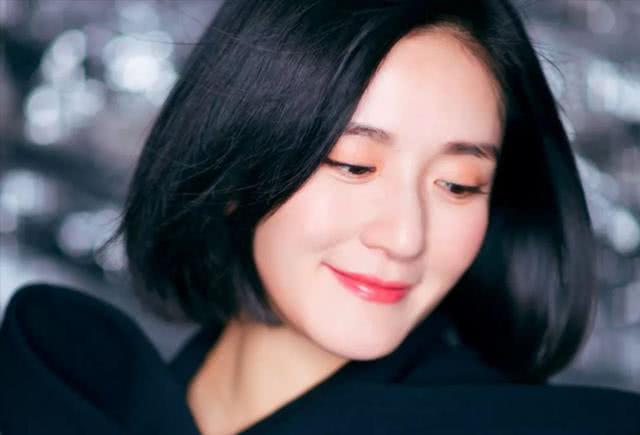 又一男星人设崩，扇女朋友巴掌还对女性评头论足，拿此当教材育儿