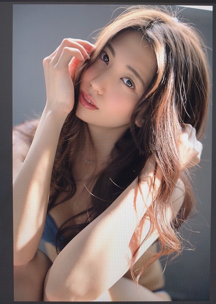 最美主播山岸逢花湿身诱惑，照片疑似走光赶紧打马处理
