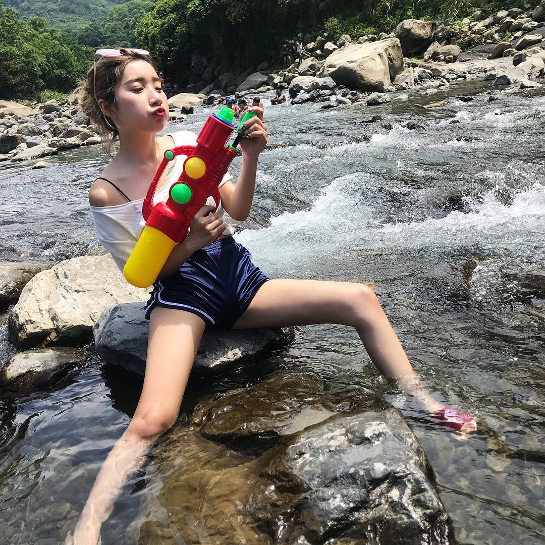 巨乳小只马仙女「萧晴」饥渴浪潮大爆发喘息自摸高潮到飞上天