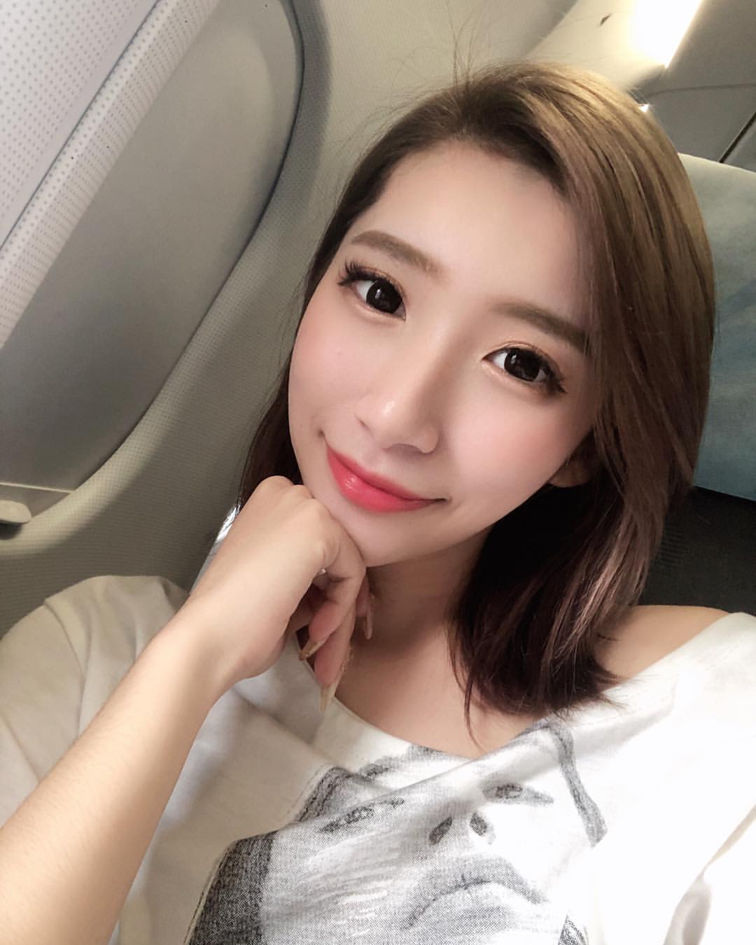 巨乳小只马仙女「萧晴」饥渴浪潮大爆发喘息自摸高潮到飞上天