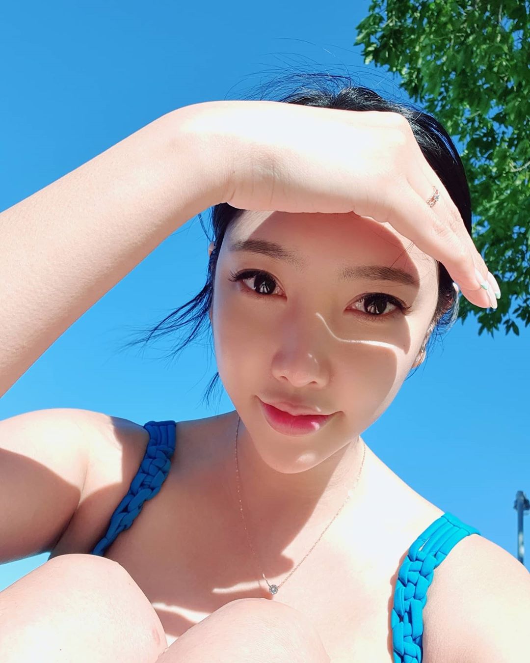 美艳小姐姐「윤체리」中路大开辣露浑圆北半球紧身穿搭「极品弧线」完美凸显