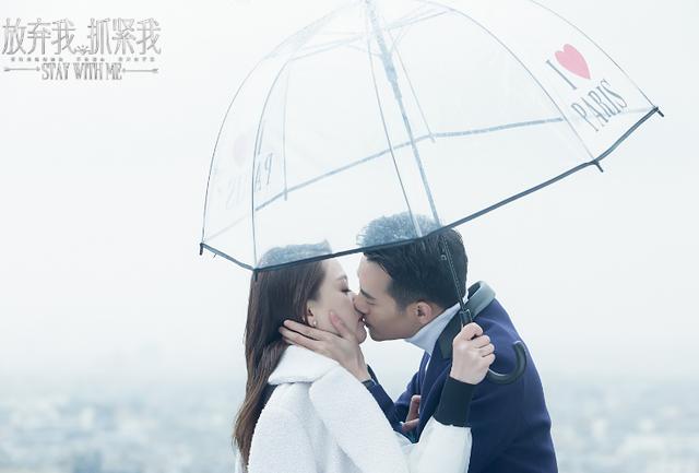 独爱睾丸的陈乔恩，继当众脱粉色胸罩之后，又又又“翻车”了