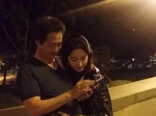 杨采钰疑似离婚？与大30岁刘亦菲干爹陈金飞相恋，网传忘年恋生变