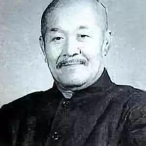 中国相声180年：郭德纲就是一个看坟的