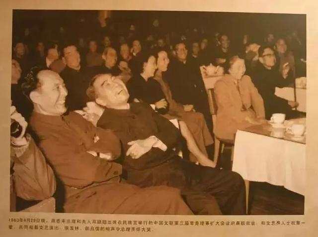 中国相声180年：郭德纲就是一个看坟的
