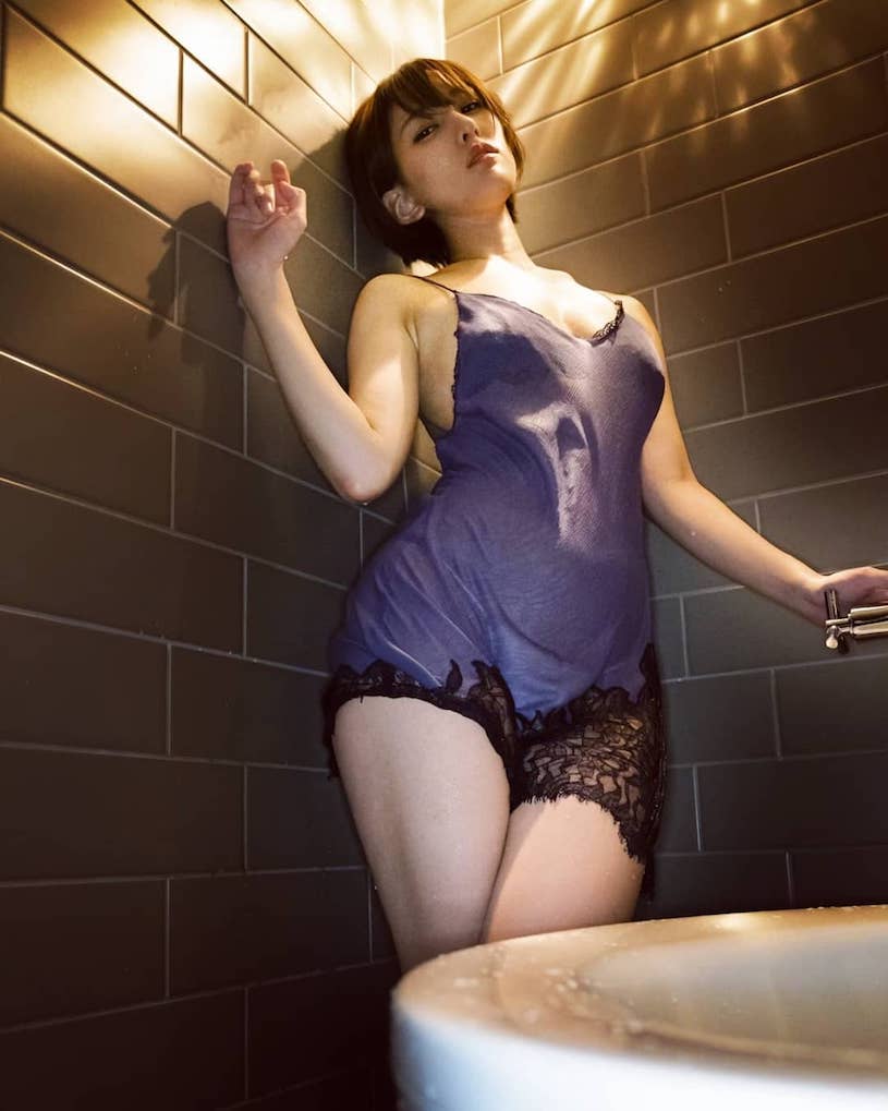 朝比奈佑未：写真天后化身爆乳泡泡浴女郎，F奶湿身尺度超刺激！