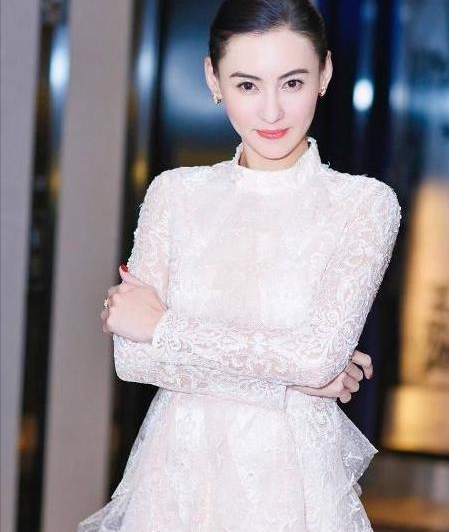 怀第四胎了？张柏芝现身衣着宽松，小腹明显凸起孕味浓