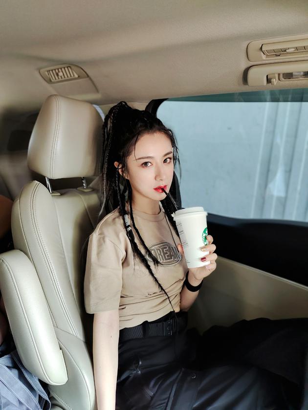薇娅遇恶评委屈落泪 深夜发文道歉