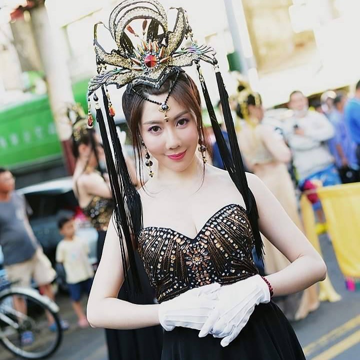 Jeannine珍琳：JKF女郎面对镜头大秀性感 展好身材
