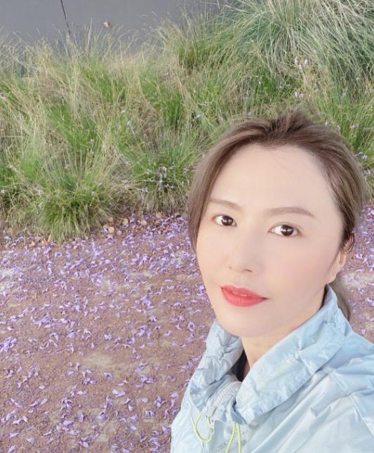 谭维维深夜发长文，出新专辑没市场很无助，承认羡慕流量歌手