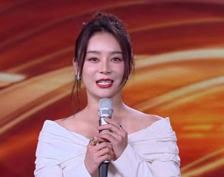 金鹰节开幕晚会，女明星现场图曝光，宋茜的金鹰女神让人失望？
