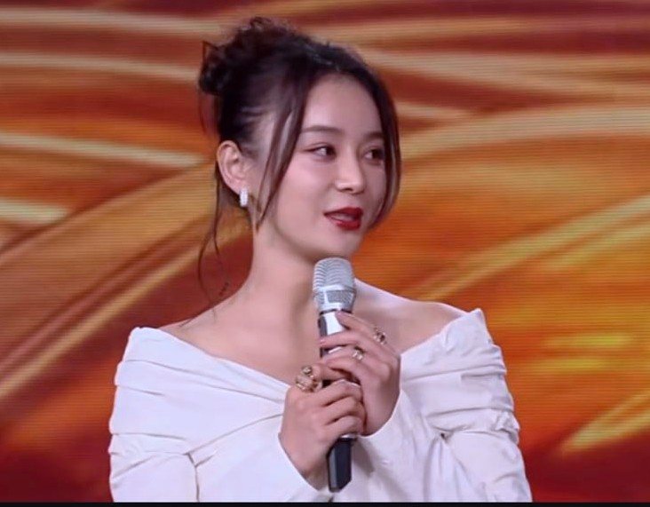 金鹰节开幕晚会，女明星现场图曝光，宋茜的金鹰女神让人失望？