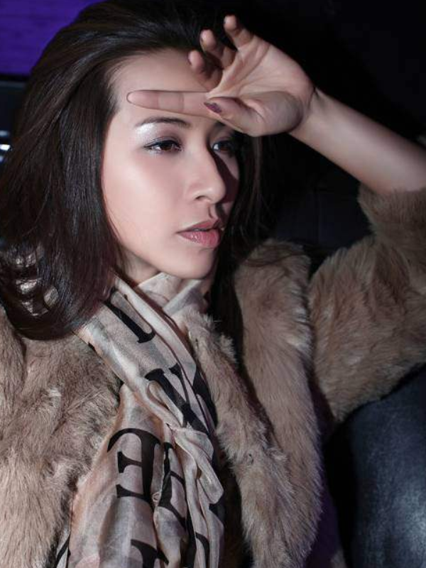 麦家琪：17岁时被曝15岁拍争议写真，昔日作品曾被亲儿子观赏