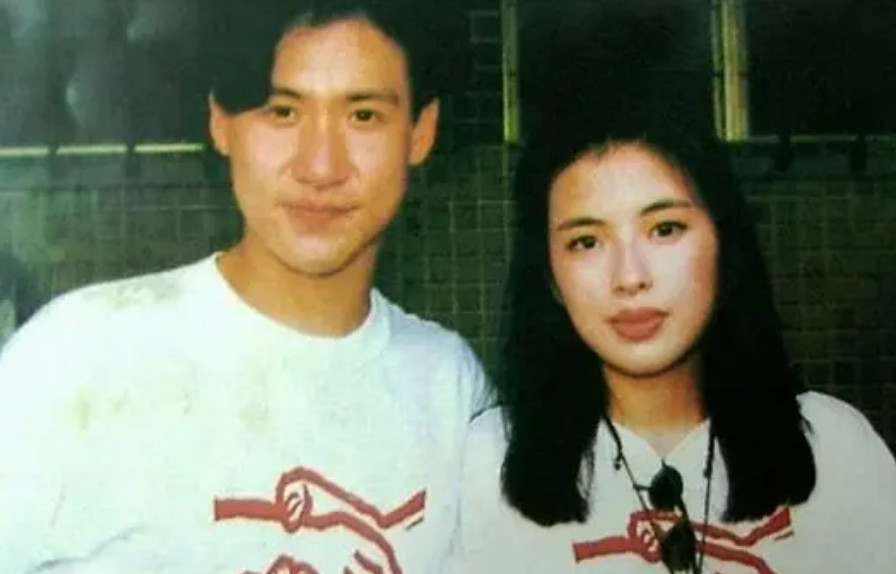 与张学友相爱34年，凭什么被宠成了公主？