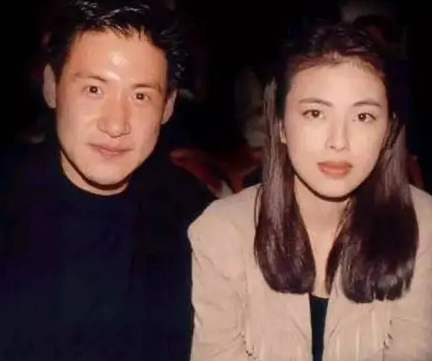 与张学友相爱34年，凭什么被宠成了公主？