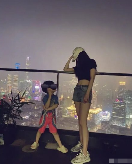 黄晓明回应婚姻状况：咱是有家室的人，和baby暗秀恩爱破婚变传闻