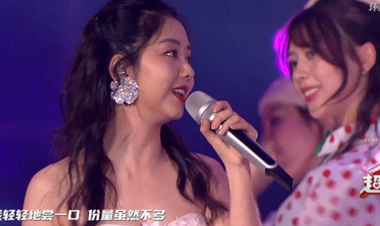 芒果晚会怼脸镜头：吴昕满脸油光，钱枫肥肉堆积，郁可唯痘坑明显