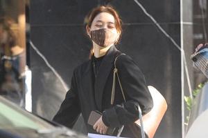 婚期将近？ 石原里美被拍到左手无名指已带戒指