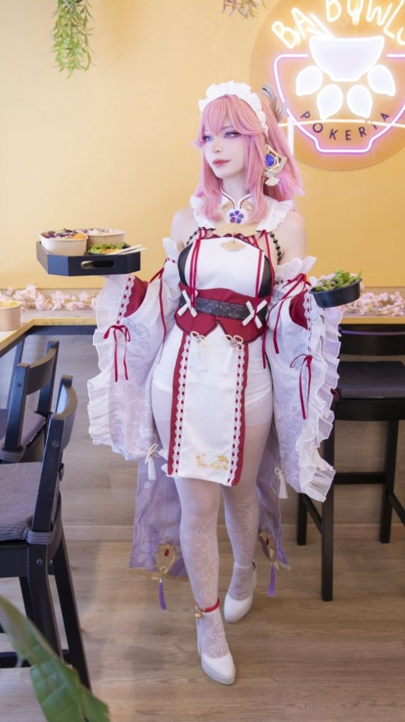 可爱与性感并存！国外小姐姐COSPLAY《原神》大慈树王